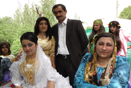 Yüksekova'da 01 ile 05 Haziran 2011 tarihleri arasında  evlenen çiftleri sizler için sayfamıza taşıdık. Yüksekova Güncel olarak tüm çiftlerimize mutluluklar dileriz.