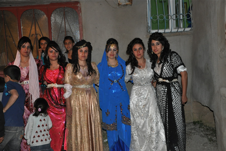 Yüksekova'da 01 ile 05 Haziran 2011 tarihleri arasında  evlenen çiftleri sizler için sayfamıza taşıdık. Yüksekova Güncel olarak tüm çiftlerimize mutluluklar dileriz.