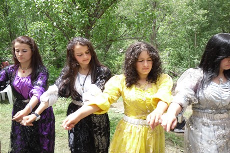 Yüksekova'da 01 ile 05 Haziran 2011 tarihleri arasında  evlenen çiftleri sizler için sayfamıza taşıdık. Yüksekova Güncel olarak tüm çiftlerimize mutluluklar dileriz.