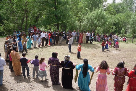 Yüksekova'da 01 ile 05 Haziran 2011 tarihleri arasında  evlenen çiftleri sizler için sayfamıza taşıdık. Yüksekova Güncel olarak tüm çiftlerimize mutluluklar dileriz.