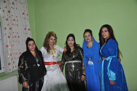 Yüksekova'da 01 ile 05 Haziran 2011 tarihleri arasında  evlenen çiftleri sizler için sayfamıza taşıdık. Yüksekova Güncel olarak tüm çiftlerimize mutluluklar dileriz.