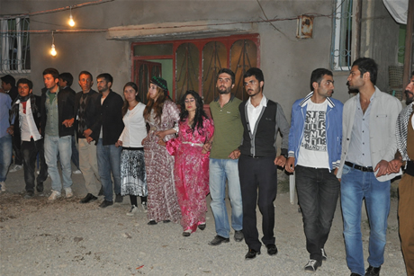 Yüksekova'da 01 ile 05 Haziran 2011 tarihleri arasında  evlenen çiftleri sizler için sayfamıza taşıdık. Yüksekova Güncel olarak tüm çiftlerimize mutluluklar dileriz.