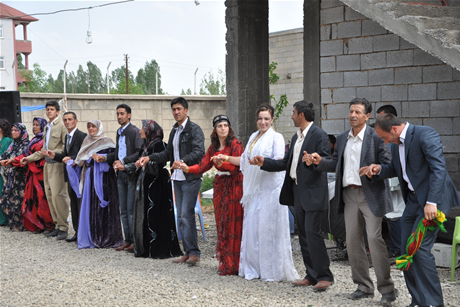 Yüksekova'da 01 ile 05 Haziran 2011 tarihleri arasında  evlenen çiftleri sizler için sayfamıza taşıdık. Yüksekova Güncel olarak tüm çiftlerimize mutluluklar dileriz.