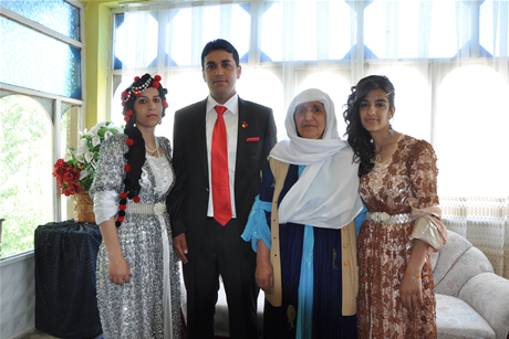 Yüksekova'da 01 ile 05 Haziran 2011 tarihleri arasında  evlenen çiftleri sizler için sayfamıza taşıdık. Yüksekova Güncel olarak tüm çiftlerimize mutluluklar dileriz.