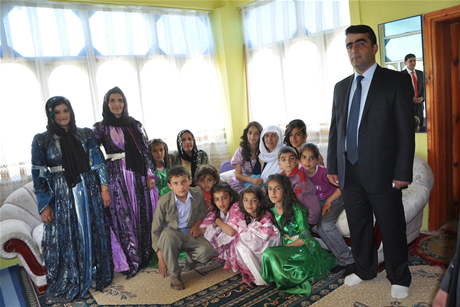 Yüksekova'da 01 ile 05 Haziran 2011 tarihleri arasında  evlenen çiftleri sizler için sayfamıza taşıdık. Yüksekova Güncel olarak tüm çiftlerimize mutluluklar dileriz.