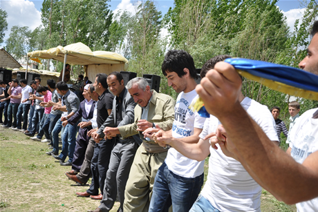 Yüksekova'da 01 ile 05 Haziran 2011 tarihleri arasında  evlenen çiftleri sizler için sayfamıza taşıdık. Yüksekova Güncel olarak tüm çiftlerimize mutluluklar dileriz.