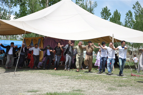 Yüksekova'da 01 ile 05 Haziran 2011 tarihleri arasında  evlenen çiftleri sizler için sayfamıza taşıdık. Yüksekova Güncel olarak tüm çiftlerimize mutluluklar dileriz.