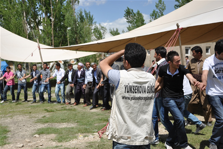 Yüksekova'da 01 ile 05 Haziran 2011 tarihleri arasında  evlenen çiftleri sizler için sayfamıza taşıdık. Yüksekova Güncel olarak tüm çiftlerimize mutluluklar dileriz.
