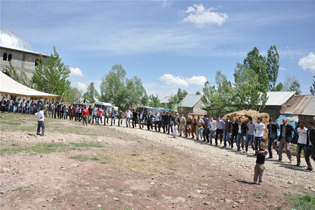Yüksekova'da 01 ile 05 Haziran 2011 tarihleri arasında  evlenen çiftleri sizler için sayfamıza taşıdık. Yüksekova Güncel olarak tüm çiftlerimize mutluluklar dileriz.