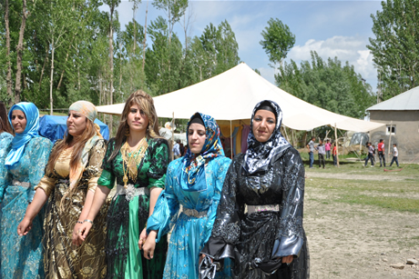 Yüksekova'da 01 ile 05 Haziran 2011 tarihleri arasında  evlenen çiftleri sizler için sayfamıza taşıdık. Yüksekova Güncel olarak tüm çiftlerimize mutluluklar dileriz.