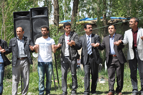 Yüksekova'da 01 ile 05 Haziran 2011 tarihleri arasında  evlenen çiftleri sizler için sayfamıza taşıdık. Yüksekova Güncel olarak tüm çiftlerimize mutluluklar dileriz.