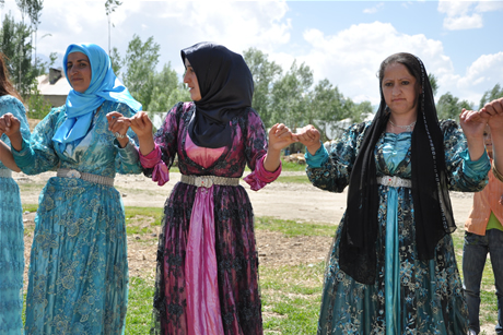 Yüksekova'da 01 ile 05 Haziran 2011 tarihleri arasında  evlenen çiftleri sizler için sayfamıza taşıdık. Yüksekova Güncel olarak tüm çiftlerimize mutluluklar dileriz.