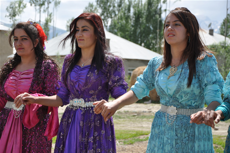 Yüksekova'da 01 ile 05 Haziran 2011 tarihleri arasında  evlenen çiftleri sizler için sayfamıza taşıdık. Yüksekova Güncel olarak tüm çiftlerimize mutluluklar dileriz.