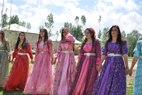 Yüksekova'da 01 ile 05 Haziran 2011 tarihleri arasında  evlenen çiftleri sizler için sayfamıza taşıdık. Yüksekova Güncel olarak tüm çiftlerimize mutluluklar dileriz.