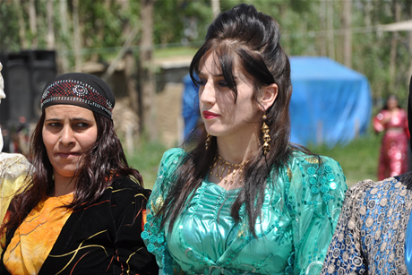 Yüksekova'da 01 ile 05 Haziran 2011 tarihleri arasında  evlenen çiftleri sizler için sayfamıza taşıdık. Yüksekova Güncel olarak tüm çiftlerimize mutluluklar dileriz.