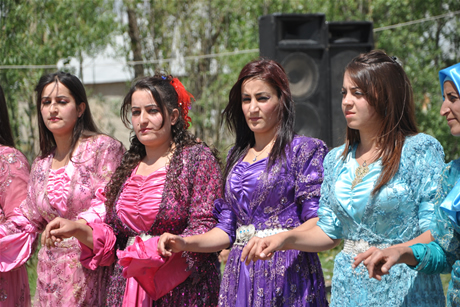 Yüksekova'da 01 ile 05 Haziran 2011 tarihleri arasında  evlenen çiftleri sizler için sayfamıza taşıdık. Yüksekova Güncel olarak tüm çiftlerimize mutluluklar dileriz.