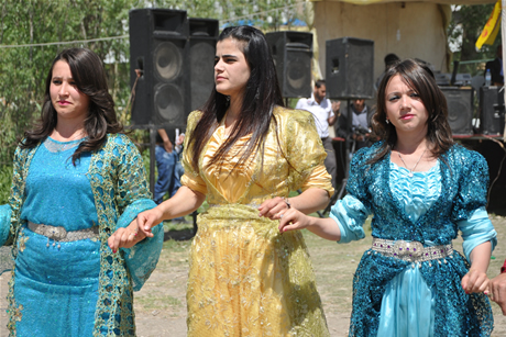 Yüksekova'da 01 ile 05 Haziran 2011 tarihleri arasında  evlenen çiftleri sizler için sayfamıza taşıdık. Yüksekova Güncel olarak tüm çiftlerimize mutluluklar dileriz.