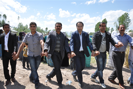 Yüksekova'da 01 ile 05 Haziran 2011 tarihleri arasında  evlenen çiftleri sizler için sayfamıza taşıdık. Yüksekova Güncel olarak tüm çiftlerimize mutluluklar dileriz.