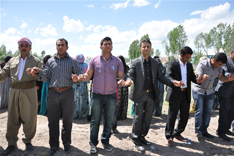 Yüksekova'da 01 ile 05 Haziran 2011 tarihleri arasında  evlenen çiftleri sizler için sayfamıza taşıdık. Yüksekova Güncel olarak tüm çiftlerimize mutluluklar dileriz.