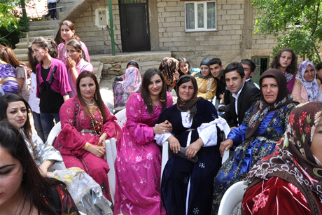 Yüksekova'da 01 ile 05 Haziran 2011 tarihleri arasında  evlenen çiftleri sizler için sayfamıza taşıdık. Yüksekova Güncel olarak tüm çiftlerimize mutluluklar dileriz.