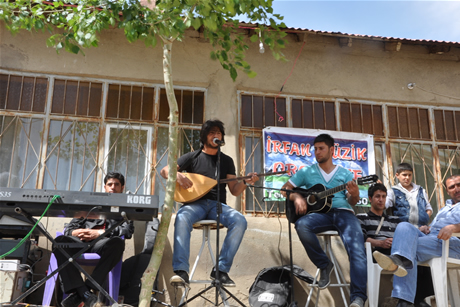 Yüksekova'da 01 ile 05 Haziran 2011 tarihleri arasında  evlenen çiftleri sizler için sayfamıza taşıdık. Yüksekova Güncel olarak tüm çiftlerimize mutluluklar dileriz.