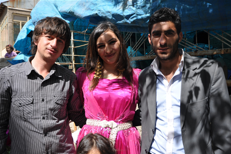 Yüksekova'da 01 ile 05 Haziran 2011 tarihleri arasında  evlenen çiftleri sizler için sayfamıza taşıdık. Yüksekova Güncel olarak tüm çiftlerimize mutluluklar dileriz.