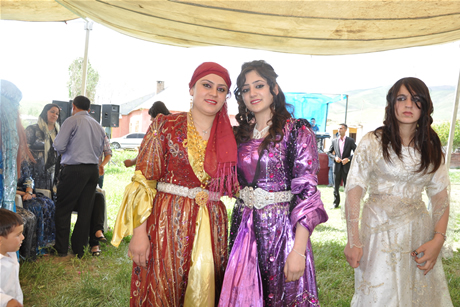 Yüksekova'da 01 ile 05 Haziran 2011 tarihleri arasında  evlenen çiftleri sizler için sayfamıza taşıdık. Yüksekova Güncel olarak tüm çiftlerimize mutluluklar dileriz.