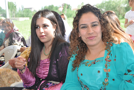 Yüksekova'da 01 ile 05 Haziran 2011 tarihleri arasında  evlenen çiftleri sizler için sayfamıza taşıdık. Yüksekova Güncel olarak tüm çiftlerimize mutluluklar dileriz.