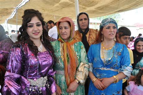 Yüksekova'da 01 ile 05 Haziran 2011 tarihleri arasında  evlenen çiftleri sizler için sayfamıza taşıdık. Yüksekova Güncel olarak tüm çiftlerimize mutluluklar dileriz.