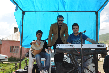 Yüksekova'da 01 ile 05 Haziran 2011 tarihleri arasında  evlenen çiftleri sizler için sayfamıza taşıdık. Yüksekova Güncel olarak tüm çiftlerimize mutluluklar dileriz.