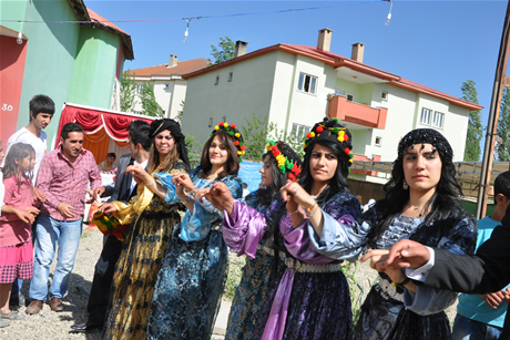 Yüksekova'da 01 ile 05 Haziran 2011 tarihleri arasında  evlenen çiftleri sizler için sayfamıza taşıdık. Yüksekova Güncel olarak tüm çiftlerimize mutluluklar dileriz.