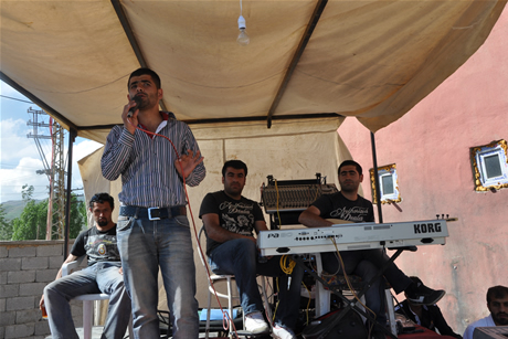 Yüksekova'da 01 ile 05 Haziran 2011 tarihleri arasında  evlenen çiftleri sizler için sayfamıza taşıdık. Yüksekova Güncel olarak tüm çiftlerimize mutluluklar dileriz.