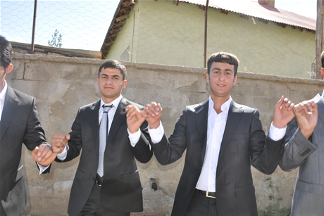 Yüksekova'da 01 ile 05 Haziran 2011 tarihleri arasında  evlenen çiftleri sizler için sayfamıza taşıdık. Yüksekova Güncel olarak tüm çiftlerimize mutluluklar dileriz.