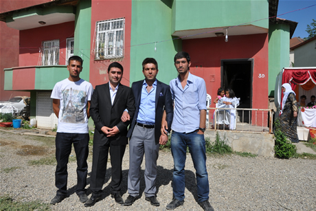 Yüksekova'da 01 ile 05 Haziran 2011 tarihleri arasında  evlenen çiftleri sizler için sayfamıza taşıdık. Yüksekova Güncel olarak tüm çiftlerimize mutluluklar dileriz.