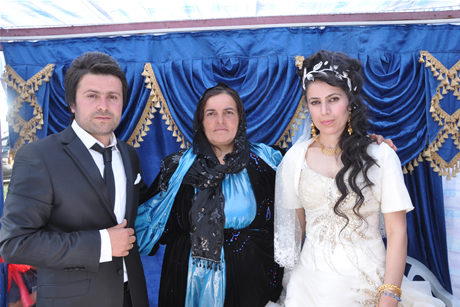 Yüksekova'da 01 ile 05 Haziran 2011 tarihleri arasında  evlenen çiftleri sizler için sayfamıza taşıdık. Yüksekova Güncel olarak tüm çiftlerimize mutluluklar dileriz.