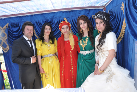 Yüksekova'da 01 ile 05 Haziran 2011 tarihleri arasında  evlenen çiftleri sizler için sayfamıza taşıdık. Yüksekova Güncel olarak tüm çiftlerimize mutluluklar dileriz.