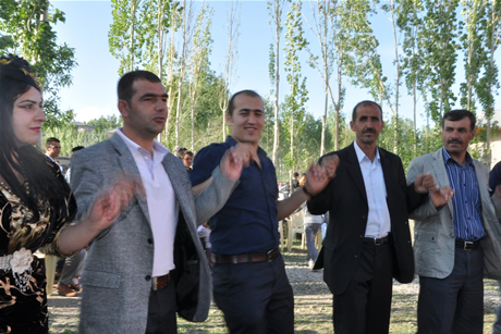 Yüksekova'da 01 ile 05 Haziran 2011 tarihleri arasında  evlenen çiftleri sizler için sayfamıza taşıdık. Yüksekova Güncel olarak tüm çiftlerimize mutluluklar dileriz.