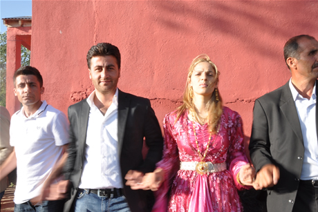 Yüksekova'da 01 ile 05 Haziran 2011 tarihleri arasında  evlenen çiftleri sizler için sayfamıza taşıdık. Yüksekova Güncel olarak tüm çiftlerimize mutluluklar dileriz.