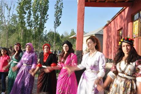 Yüksekova'da 01 ile 05 Haziran 2011 tarihleri arasında  evlenen çiftleri sizler için sayfamıza taşıdık. Yüksekova Güncel olarak tüm çiftlerimize mutluluklar dileriz.