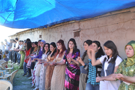 Yüksekova'da 01 ile 05 Haziran 2011 tarihleri arasında  evlenen çiftleri sizler için sayfamıza taşıdık. Yüksekova Güncel olarak tüm çiftlerimize mutluluklar dileriz.