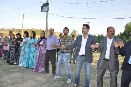 Yüksekova'da 01 ile 05 Haziran 2011 tarihleri arasında  evlenen çiftleri sizler için sayfamıza taşıdık. Yüksekova Güncel olarak tüm çiftlerimize mutluluklar dileriz.