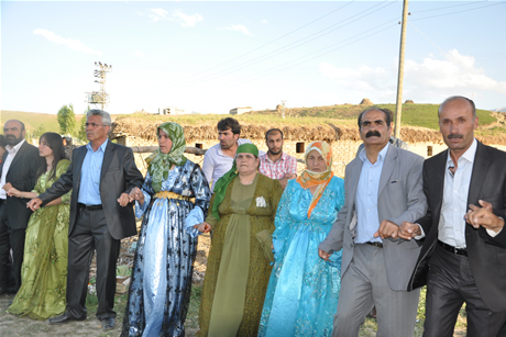 Yüksekova'da 01 ile 05 Haziran 2011 tarihleri arasında  evlenen çiftleri sizler için sayfamıza taşıdık. Yüksekova Güncel olarak tüm çiftlerimize mutluluklar dileriz.