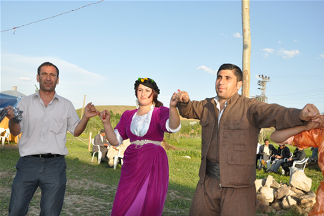 Yüksekova'da 01 ile 05 Haziran 2011 tarihleri arasında  evlenen çiftleri sizler için sayfamıza taşıdık. Yüksekova Güncel olarak tüm çiftlerimize mutluluklar dileriz.