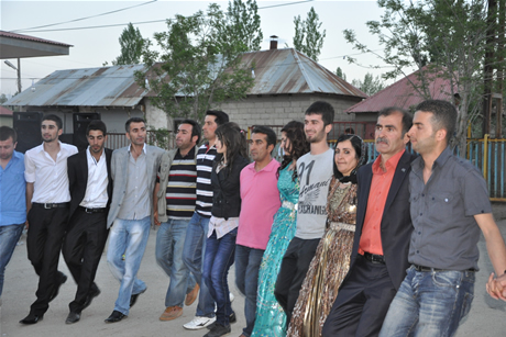 Yüksekova'da 01 ile 05 Haziran 2011 tarihleri arasında  evlenen çiftleri sizler için sayfamıza taşıdık. Yüksekova Güncel olarak tüm çiftlerimize mutluluklar dileriz.