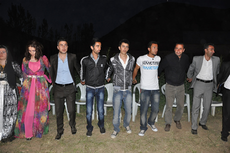 Yüksekova'da 01 ile 05 Haziran 2011 tarihleri arasında  evlenen çiftleri sizler için sayfamıza taşıdık. Yüksekova Güncel olarak tüm çiftlerimize mutluluklar dileriz.