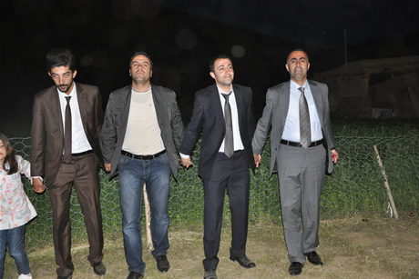 Yüksekova'da 01 ile 05 Haziran 2011 tarihleri arasında  evlenen çiftleri sizler için sayfamıza taşıdık. Yüksekova Güncel olarak tüm çiftlerimize mutluluklar dileriz.