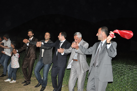 Yüksekova'da 01 ile 05 Haziran 2011 tarihleri arasında  evlenen çiftleri sizler için sayfamıza taşıdık. Yüksekova Güncel olarak tüm çiftlerimize mutluluklar dileriz.