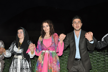 Yüksekova'da 01 ile 05 Haziran 2011 tarihleri arasında  evlenen çiftleri sizler için sayfamıza taşıdık. Yüksekova Güncel olarak tüm çiftlerimize mutluluklar dileriz.