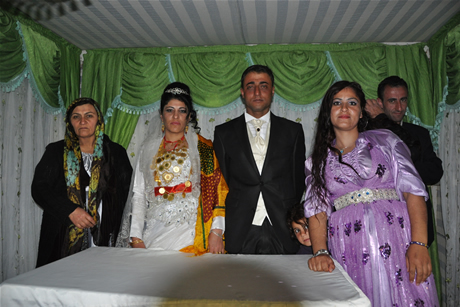 Yüksekova'da 01 ile 05 Haziran 2011 tarihleri arasında  evlenen çiftleri sizler için sayfamıza taşıdık. Yüksekova Güncel olarak tüm çiftlerimize mutluluklar dileriz.