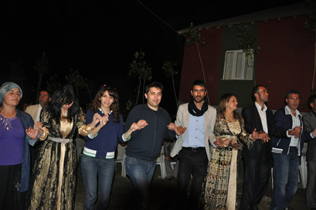 Yüksekova'da 01 ile 05 Haziran 2011 tarihleri arasında  evlenen çiftleri sizler için sayfamıza taşıdık. Yüksekova Güncel olarak tüm çiftlerimize mutluluklar dileriz.